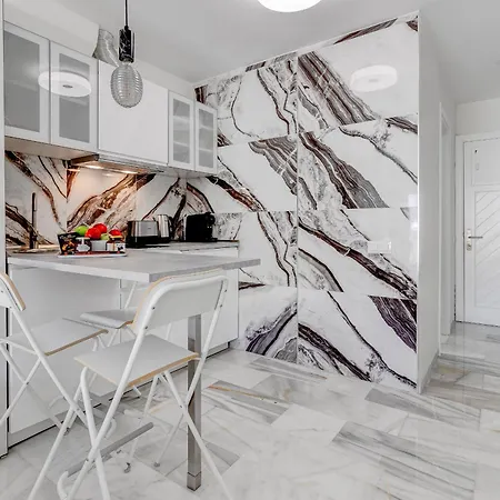 Graceful Brand New In Altamira Apartament *